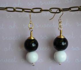 Black and White Pearl Earring